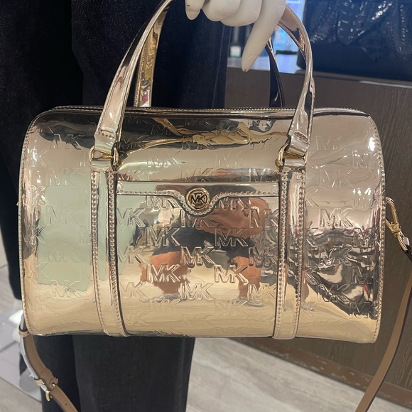 MICHAEL KORS Jet Set Medium Metallic Logo Debossed Satchel
Pale Gold
NWT - Picture 14 of 16